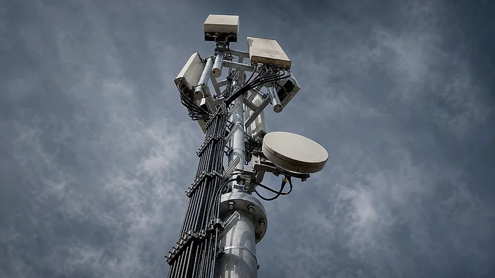 Antennensystem und Kabeltechnik an einem Mobilfunkstandort